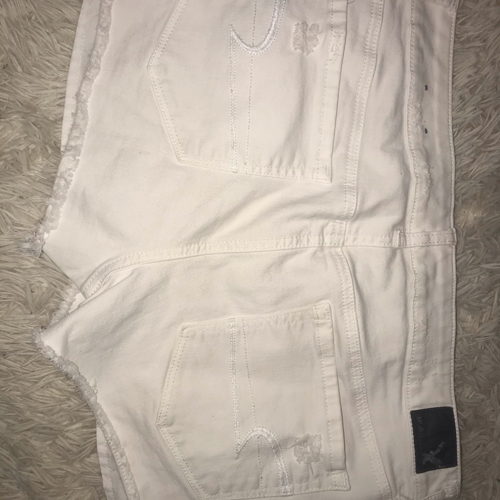 White American Eagle shorts